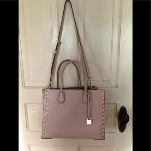 MK tote and crossbody gold hardware beautiful bag.